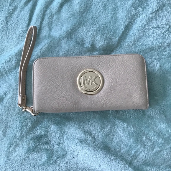 Michael Kors Handbags - Michael Kors wallet